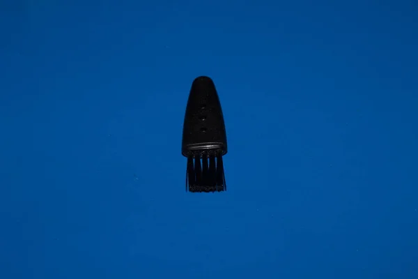 Cortador Cabelo Escova Isolada Fundo Azul Barba Cortadores Cabelo — Fotografia de Stock