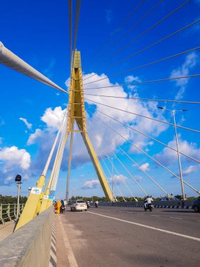 İmza Köprüsü, Wazirabad bölgesindeki Yamuna Nehri boyunca uzanan ve Wazirabad 'ı Doğu Delhi' ye bağlayan kantilever kablolu bir köprüdür..