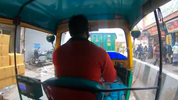 Uvnitř Auto Rickshaw Tuk Tuk Shot Back Seat Běží Přes — Stock video