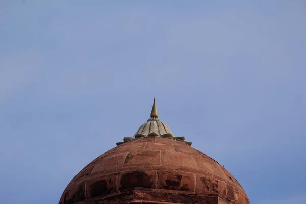 印度旅游背景 德里红堡 世界遗产 红堡的内景 古老的红石塔在城堡的领地 — 图库照片