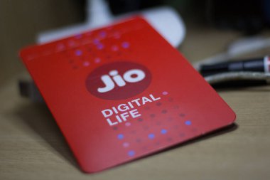 Delhi, Hindistan - 20 Mayıs 2021: Her JioFi veya 4G akıllı telefon için Jio SIM kart