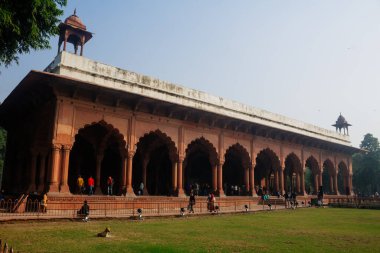 Delhi, Hindistan - 15 Mayıs 2021: Diwan i Aam seyirci salonu, Hindistan Seyahat Turizm Geçmişi - Kızıl Kale (Lal Qila) Delhi - Dünya Mirası Bölgesi. Delhi, Hindistan