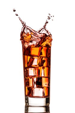 Fincan çay sıçramasına buz