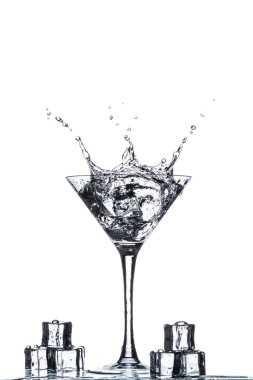 Martini kadehi sıçrama ile