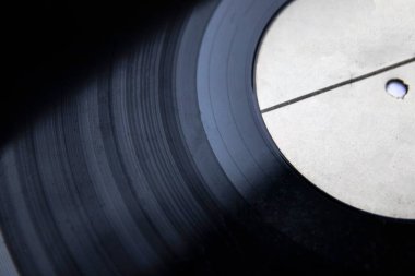 Yakın çekim, eski duvar kağıdı, eski vinil plaklar. Geçen yüzyılın müziği..