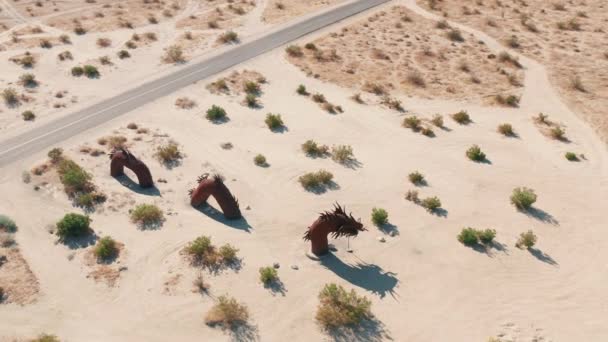 Estrada na paisagem selvagem do deserto de Anza Borrego, Califórnia, EUA — Vídeo de Stock