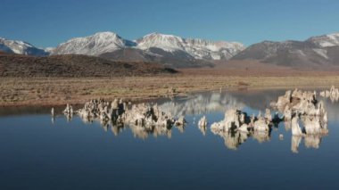 Kuzey Kaliforniya 'daki Sierra Nevada dağları, ABD, 4K. Açık hava gezisi 