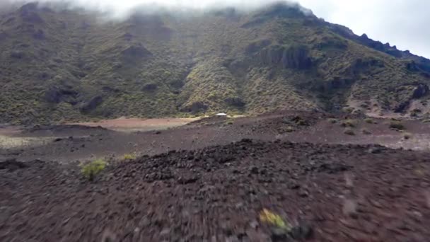 Drone flying fast over crater landscape to rustic cabin in Haleakala volcano, 4K — ストック動画