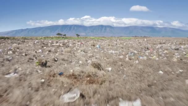 Doğa çöküşü, iklim değişikliği, küresel ısınma. Çözülemeyen plastiği kapat — Stok video