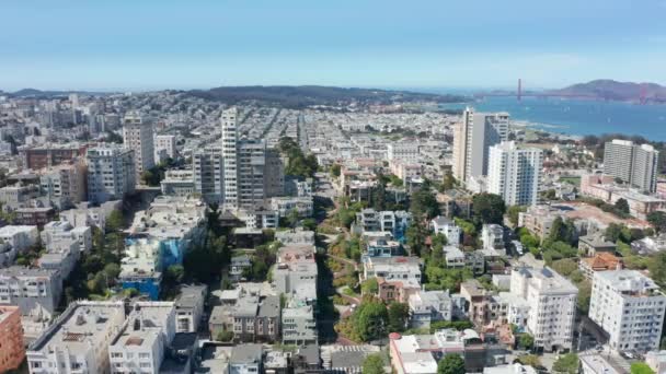 San Francisco Coit torre marco e arranha-céus do centro da cidade em movimento fundo — Vídeo de Stock