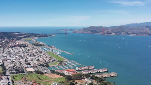 Wereldberoemde rode Golden Gate brug toeristische bezienswaardigheid, Pacific Ocean California — Stockvideo