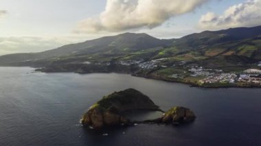 Vila Franca do Campo adası Sao Miguel Adası, Azores yakınlarındaki bir krater tarafından kuruldu.