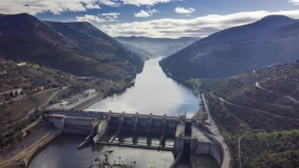 Douro Valley, Portugal, Europa. Wijngaarden en dorpen op heuvels — Stockvideo