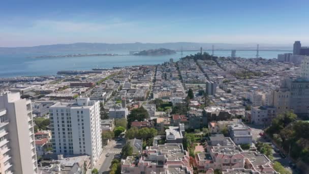 Сан-Франциско, Каліфорнія, США. Чудовий краєвид охайних кварталів вздовж узбережжя. — стокове відео