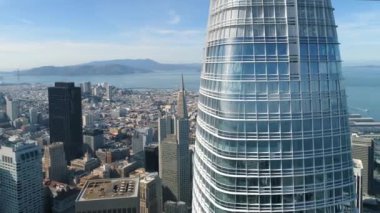 San Francisco, CA, ABD. Mayıs, 2020. Güzel cam gökdelenin hava görüntüleri. 