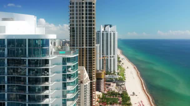 Prestige κατοικημένη θάλασσα θέα παραλία μπροστά ιδιοκτησίας ΗΠΑ. Σύγχρονα κτίρια Μαϊάμι — Αρχείο Βίντεο
