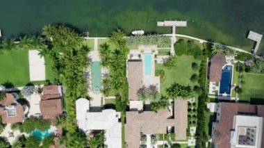 Miami 'deki lüks mülkün en iyi manzarası. Prestijli tropik su manzaralı villalar. 