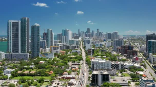 Miami Downtown Luftbild mit Hochhäusern aus Glas und Beton 4K — Stockvideo