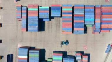 Miami limanındaki ağır yük konteynırlarının genel görünümü, ABD 4K.