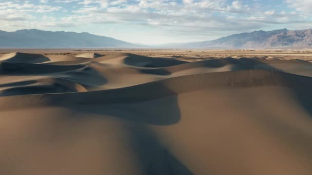 Закат природного фона, песчаные дюны b-roll установление кадров Кинематографические дюны — стоковое видео