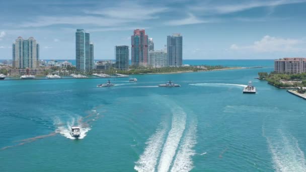 Légi Miami Beach és Ocean Bay kikötői táj. Panoráma drónra néző 4K — Stock videók