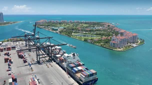 Panoramic drone view on loaded cargo ship in the bay with Fisher Island 4K — Stock Video