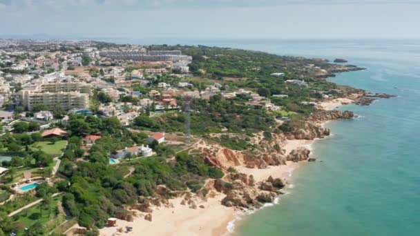 Albufeira, Portugal. Aerial footage of a wonderful town on steep slopes — Wideo stockowe