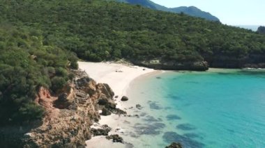 Atlantik 'e düşen nefes kesen büyük uçurumlar