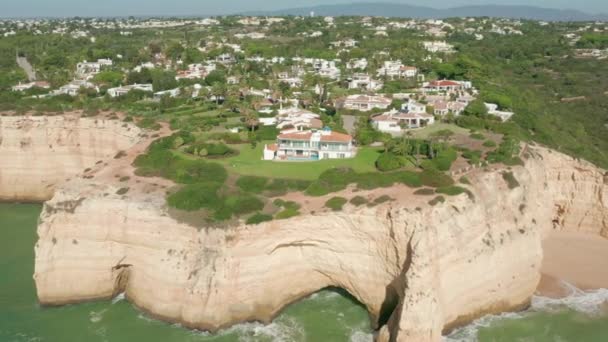 Albufeira, Portugal. Aerial vista of natural landscape with residential blocks — Αρχείο Βίντεο
