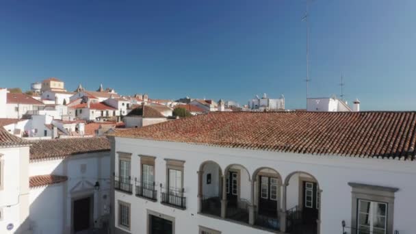 Aerial view over beautiful gem town with whitewashed houses and narrow streets — Vídeo de Stock