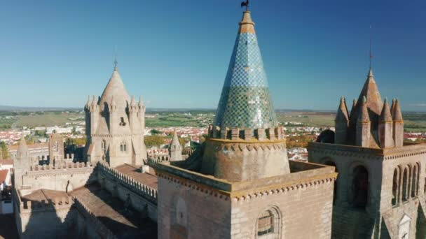 Aerial view of the remarkable medieval landmark with elegant architecture — Stock videók