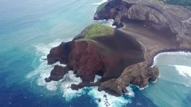 Ilha vulcânica do Faial no oceano atlântico, Açores, Portugal, Europa — Vídeo de Stock