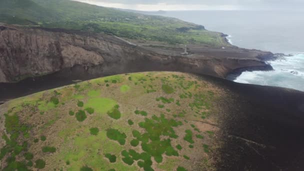 Vista panorâmica da lavagem oceânica atlântica Ilha do Faial, Açores, Portugal, Europa — Vídeo de Stock