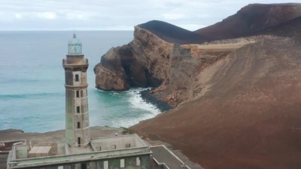 Exploration touristique Volcan Centre d'interprétation de Capelinhos sur l'île Faial — Video