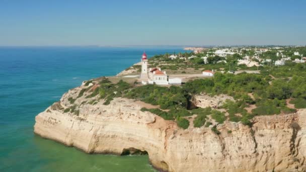 Albufeira, Portugal. Aerial footage of the beautiful isolated buildings — Stock Video