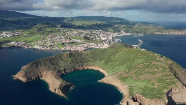 Atlantik Okyanusu 'ndaki Monte de Guia volkanik dağı, Faial Adası, Azores — Stok video