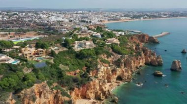 Albufeira, Portekiz. Güzel bir cennet beldesinin hava görüntüleri.