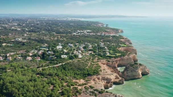 Albufeira, Portugal. Aerial view of the residential buildings on cliffs — Stock video