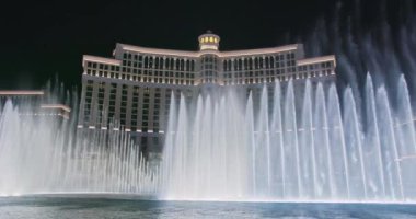 Las Vegas 'ın gece hayatı ve yetişkin eğlenceleri başkenti. Çeşme gecesi gösterisi