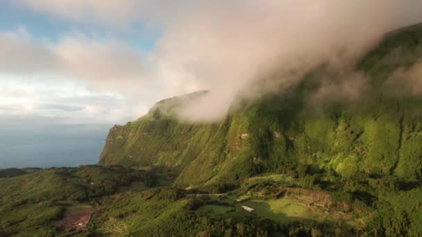 Paesaggio montano di Poco Ribeira do Ferreiro, Isola di Flores, Azzorre — Video Stock