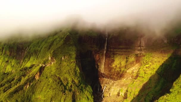 Montanhas de Poco Ribeira do Ferreiro, Alagoinha, Ilha das Flores, Açores, Portugal — Vídeo de Stock