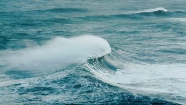 Nazare, Portekiz. Vahşi Atlantik Okyanusunun güzel manzarası — Stok video
