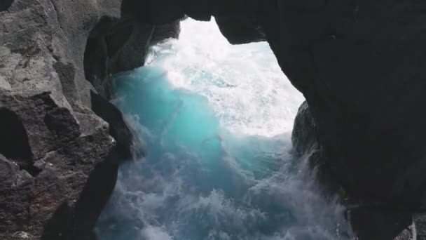 Beautiful scenery of wild waters of the Atlantic — Stock Video