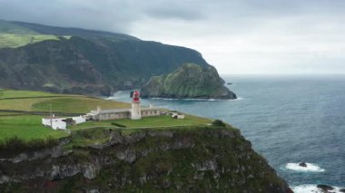 Ponta do Albernaz 'ın eski deniz feneri, Flores Adası, Azores, Portekiz, 