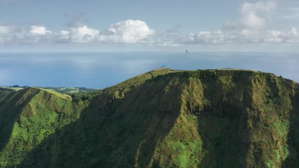 Vue par drone d'une vue magnifique et imprenable sur un lagon — Video