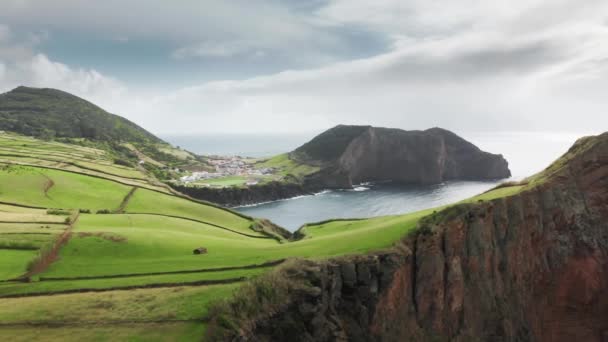 Images de drones de la campagne pittoresque de l'Atlantique — Video