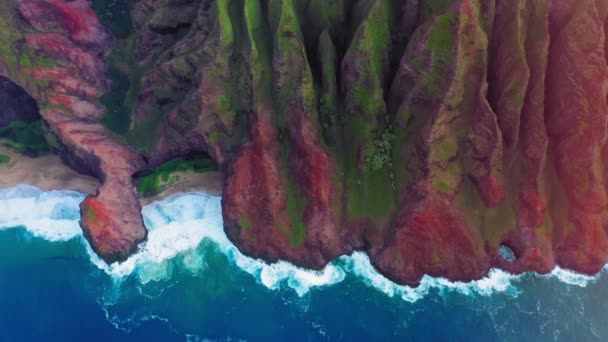 Hermoso parque nacional de la costa de Na Pali, isla pura de Hawaii, paisaje del volcán 4K — Vídeos de Stock