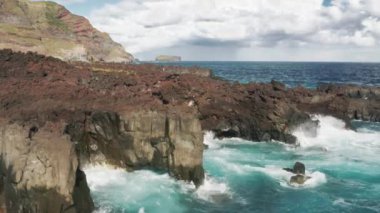 Atlas Okyanusu 'nun güzel manzaraları silip süpürdüğü hava görüntüleri.