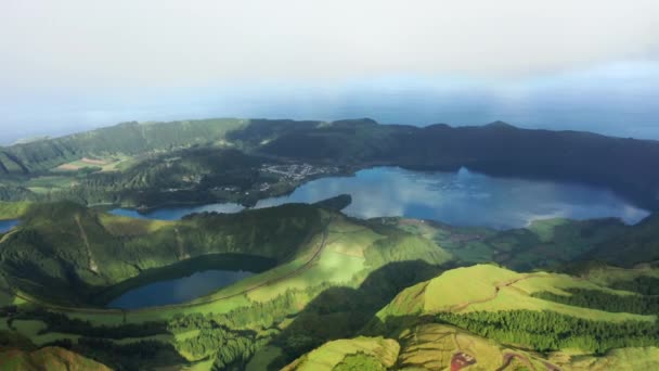 Lagoa das Sete Cidades no Miradouro do Cerrado das Freiras — Vídeo de Stock