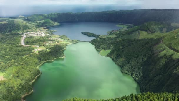 Зелені ландшафти від Мірадоро до Серрадо дас Фрейрас точки зору — стокове відео